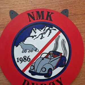 NMKLOGO NMK Dyrøy skilt